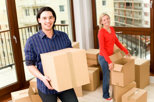 Flexible temporary storage in Neasden for moving home and decluttering